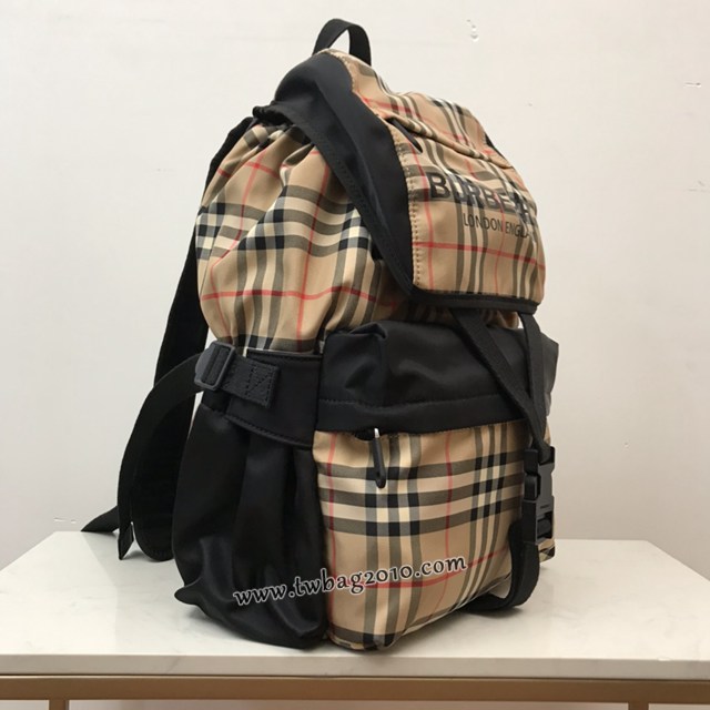 Burberry專門店新款實用型雙肩包 巴寶莉Vintage復古格紋尼龍男士雙肩包 yxb1446
